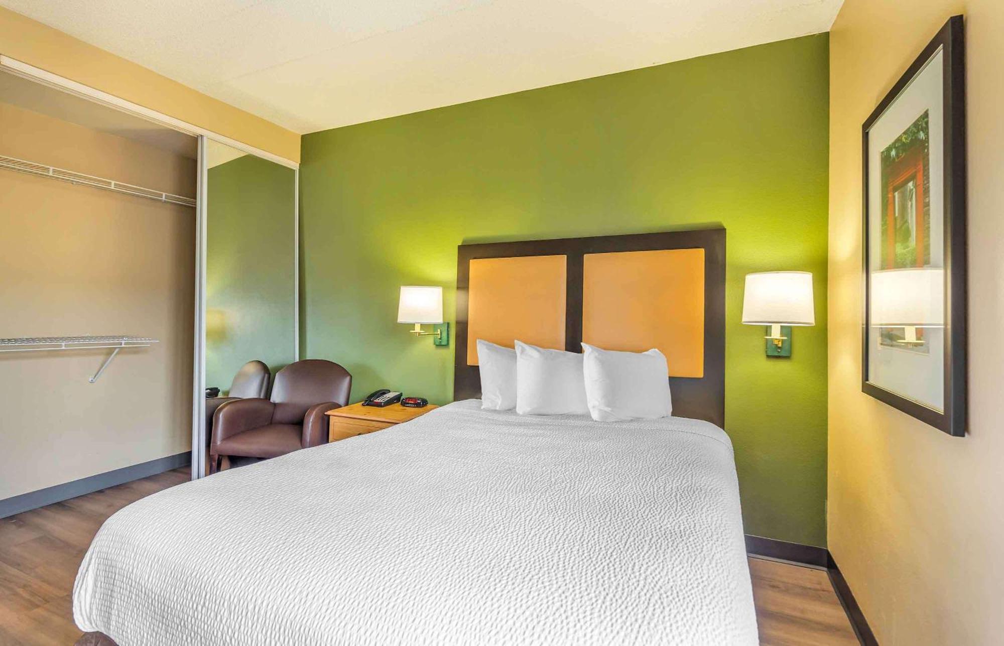 Extended Stay America Select Suites - Chicago - Lombard - Oakbrook Оукбрук Теръс Екстериор снимка