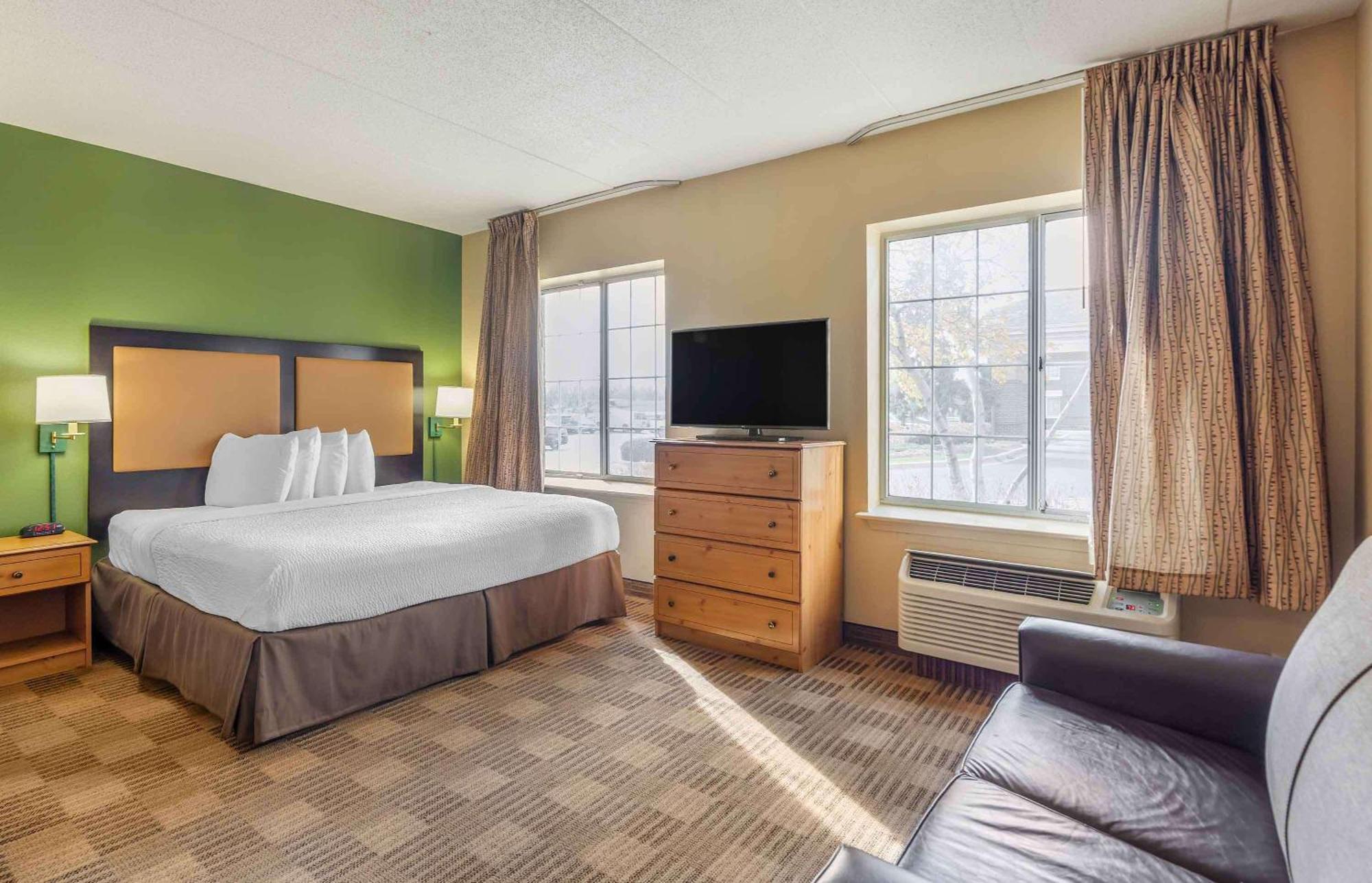 Extended Stay America Select Suites - Chicago - Lombard - Oakbrook Оукбрук Теръс Екстериор снимка