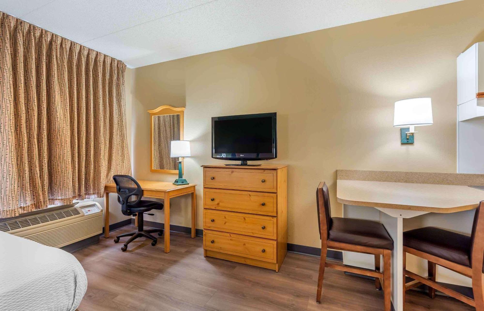 Extended Stay America Select Suites - Chicago - Lombard - Oakbrook Оукбрук Теръс Екстериор снимка