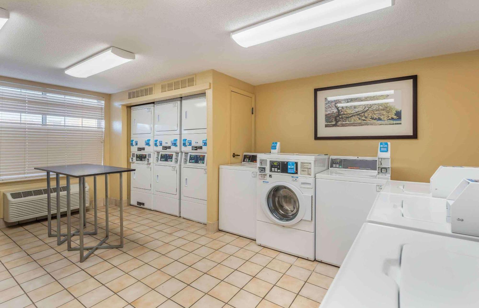 Extended Stay America Select Suites - Chicago - Lombard - Oakbrook Оукбрук Теръс Екстериор снимка