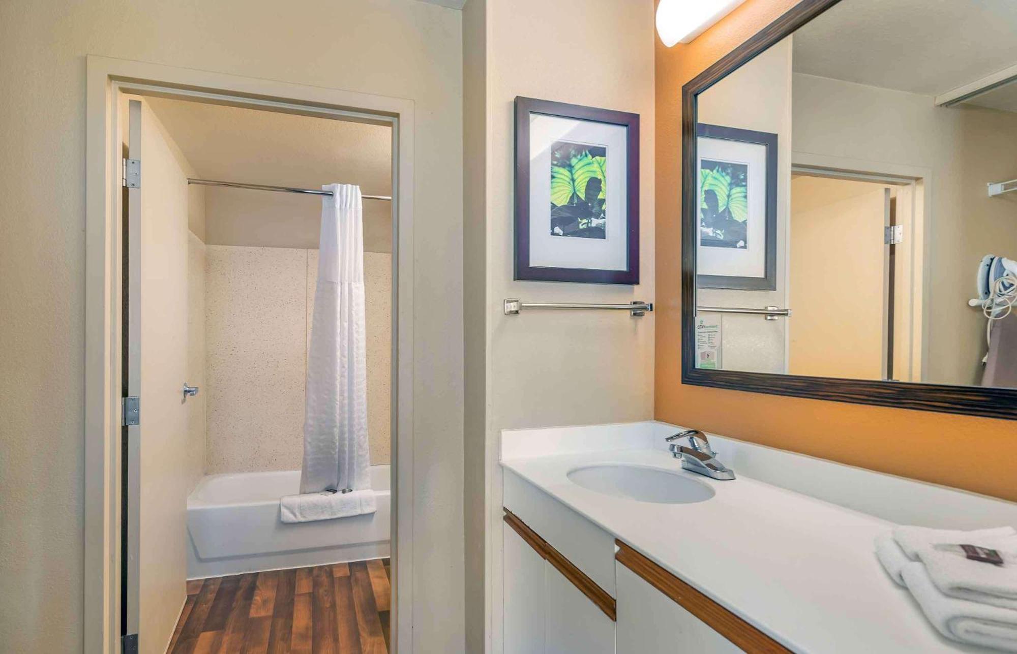 Extended Stay America Select Suites - Chicago - Lombard - Oakbrook Оукбрук Теръс Екстериор снимка