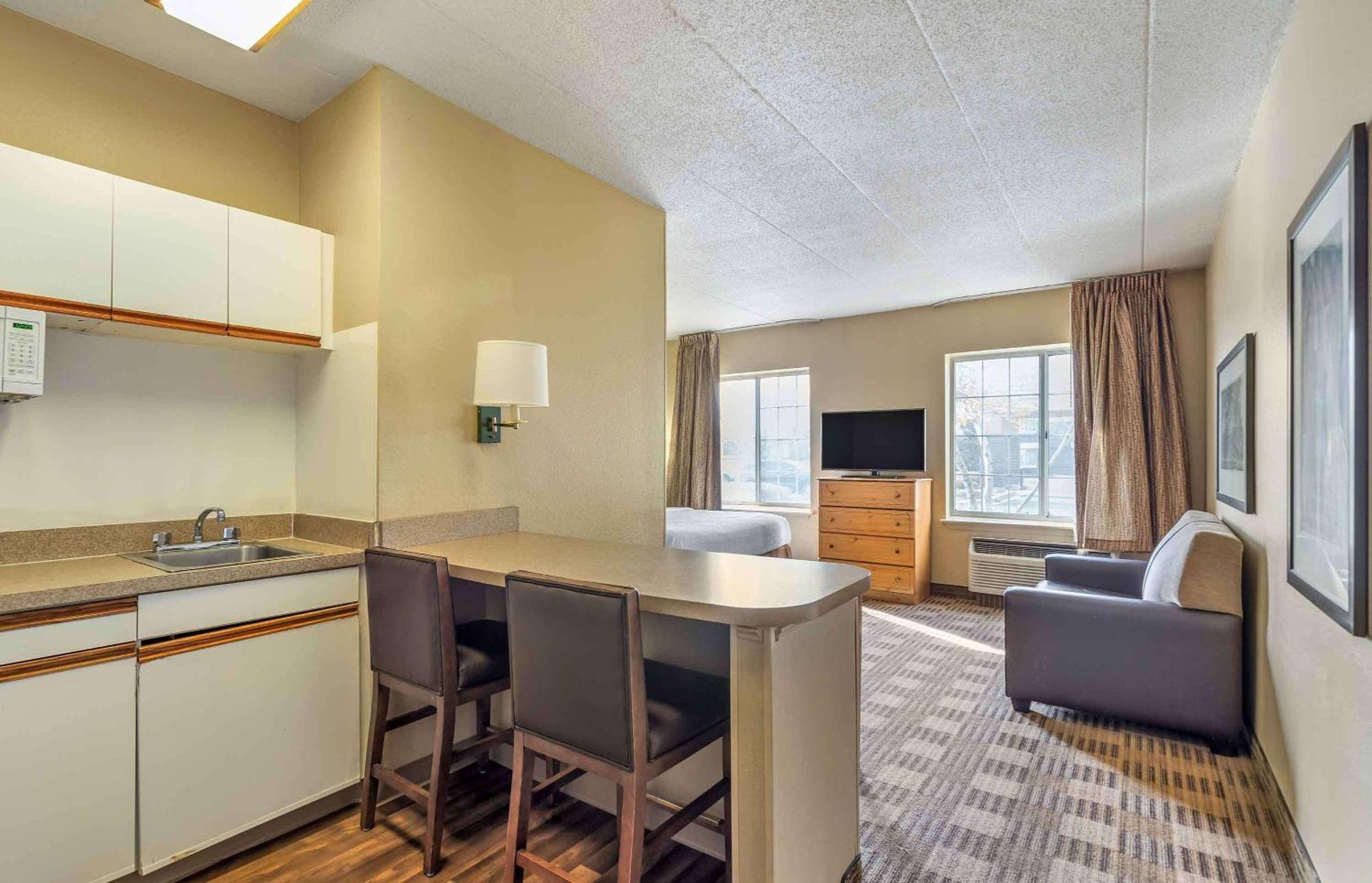 Extended Stay America Select Suites - Chicago - Lombard - Oakbrook Оукбрук Теръс Екстериор снимка