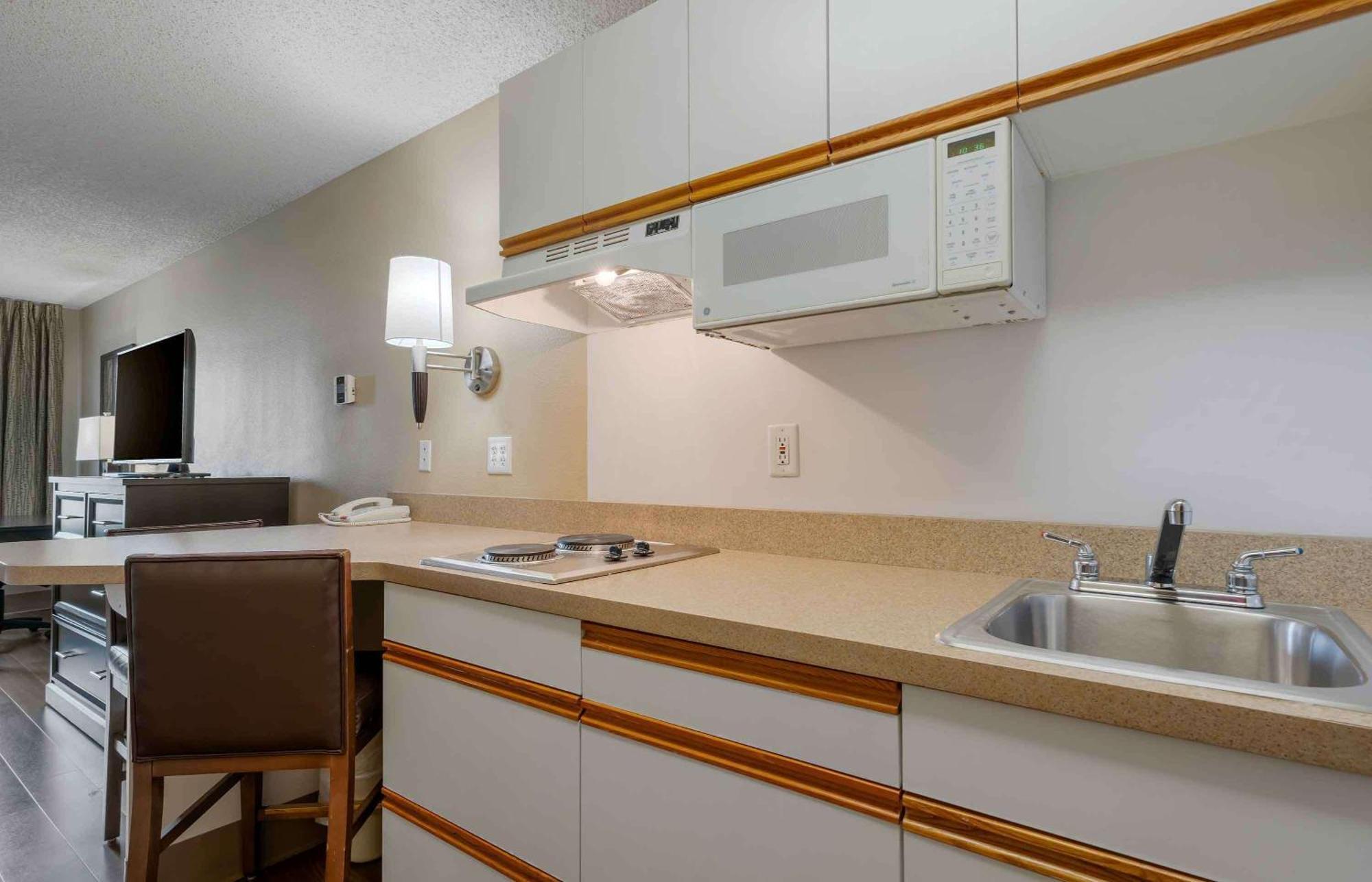 Extended Stay America Select Suites - Chicago - Lombard - Oakbrook Оукбрук Теръс Екстериор снимка