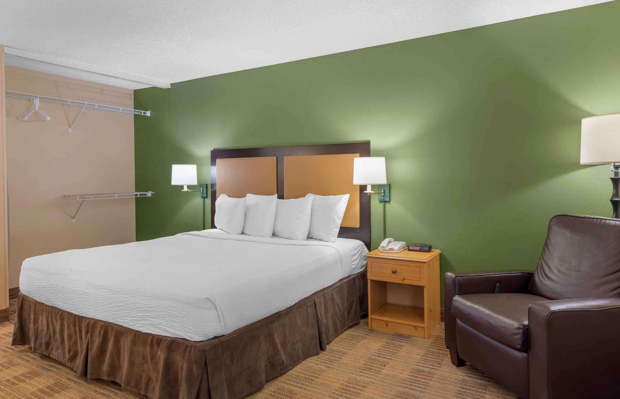 Extended Stay America Select Suites - Chicago - Lombard - Oakbrook Оукбрук Теръс Екстериор снимка