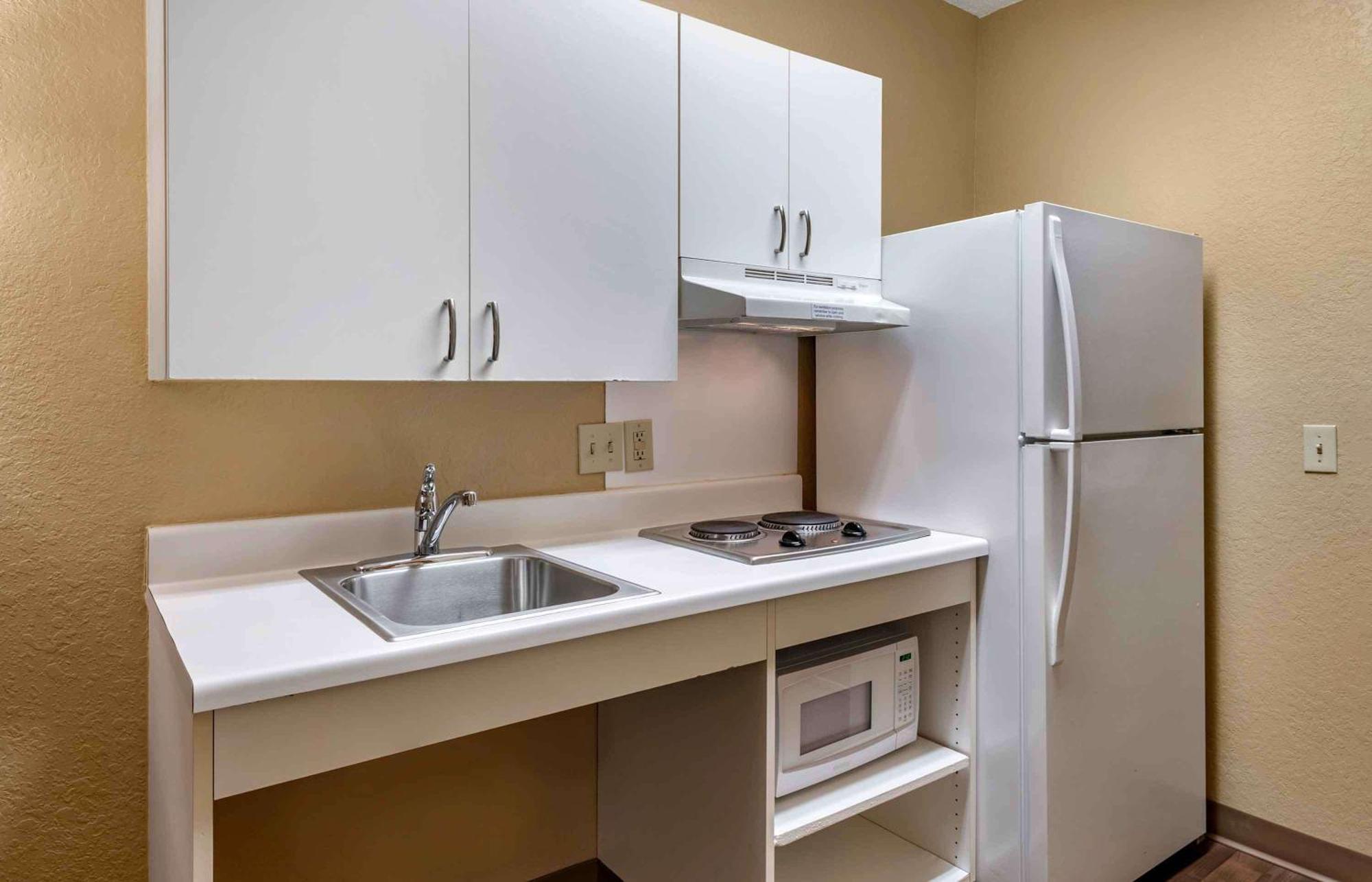 Extended Stay America Select Suites - Chicago - Lombard - Oakbrook Оукбрук Теръс Екстериор снимка