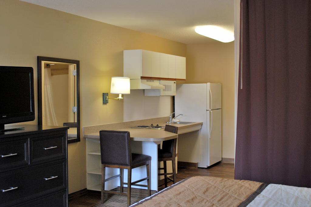 Extended Stay America Select Suites - Chicago - Lombard - Oakbrook Оукбрук Теръс Екстериор снимка